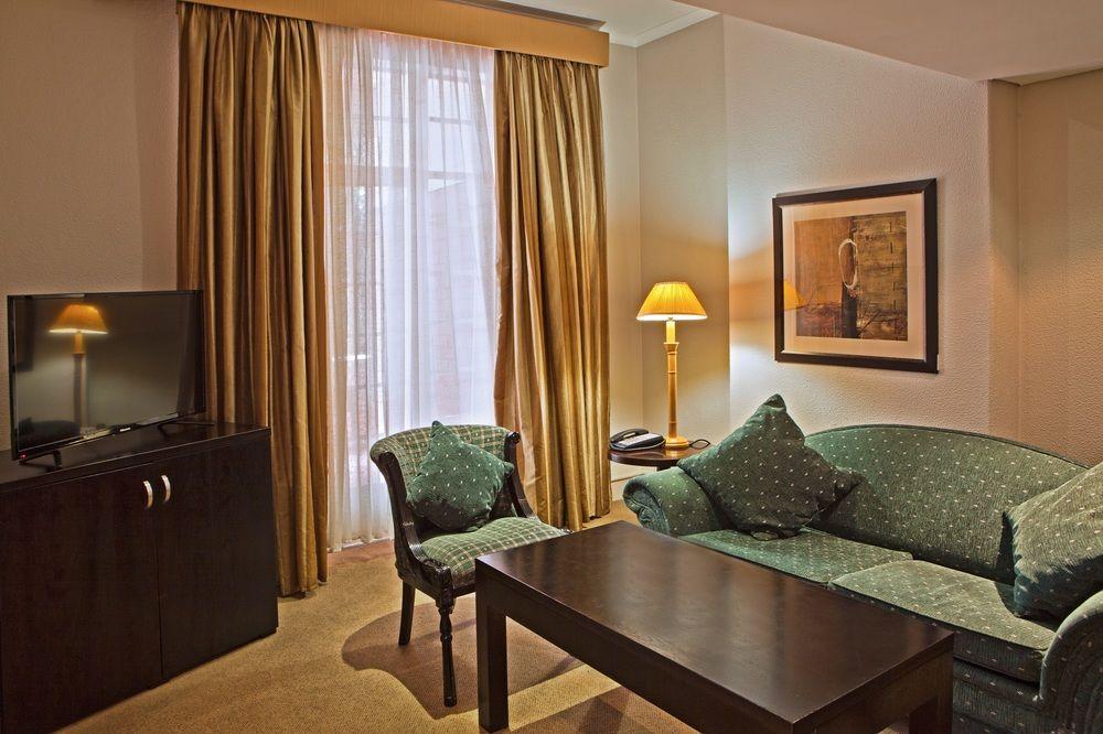 Holiday Inn - Johannesburg Sunnyside Park By Ihg Екстериор снимка
