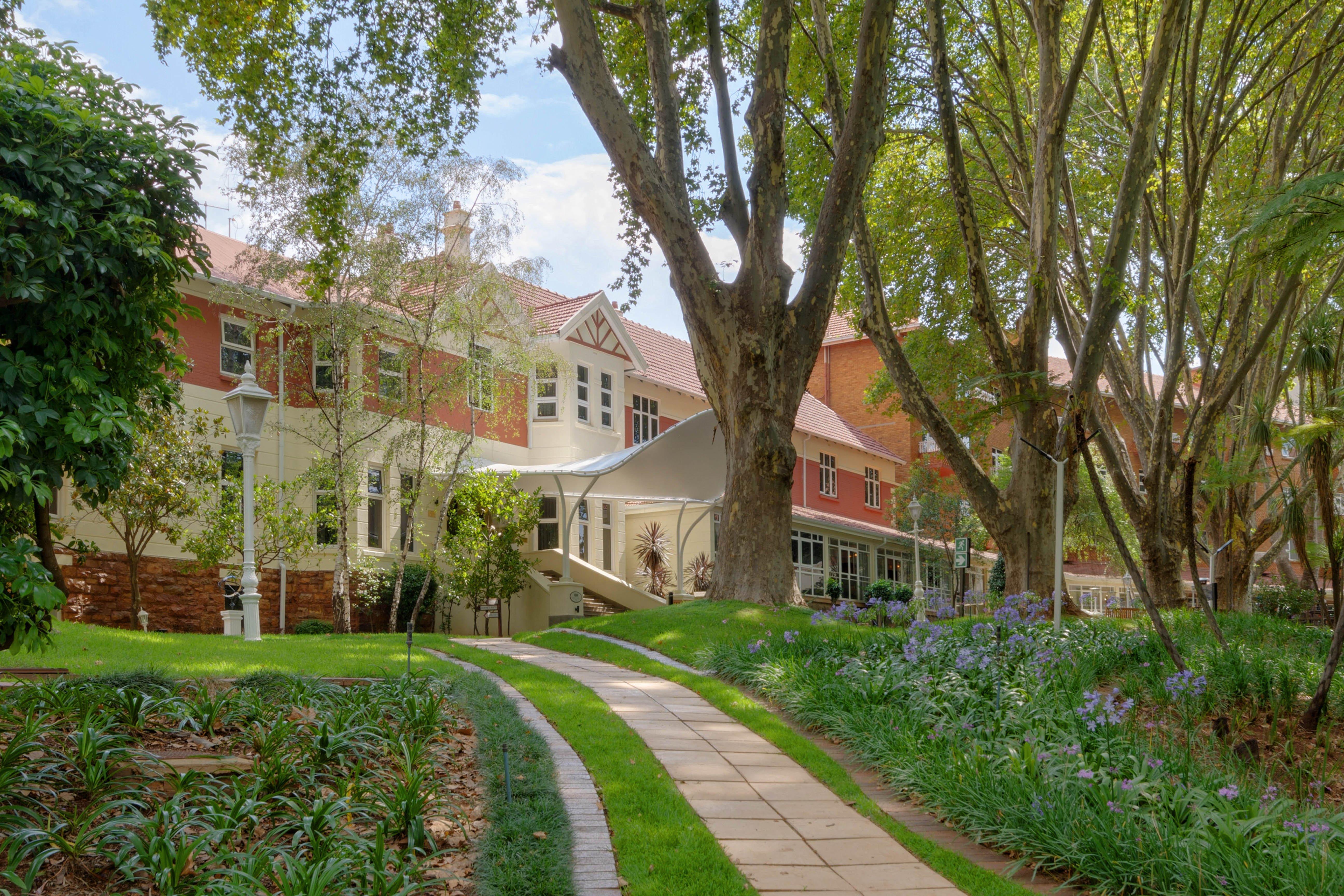 Holiday Inn - Johannesburg Sunnyside Park By Ihg Екстериор снимка
