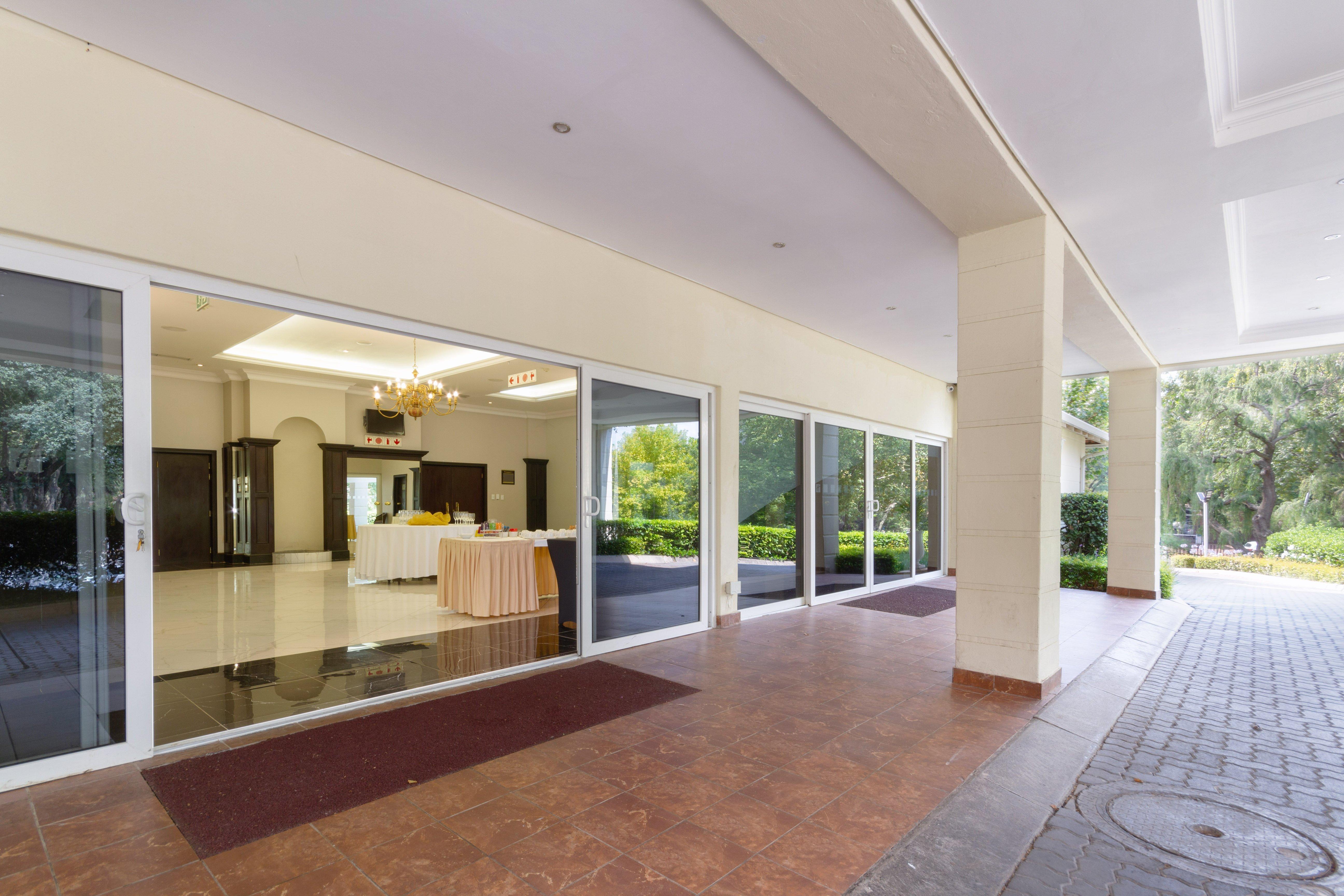 Holiday Inn - Johannesburg Sunnyside Park By Ihg Екстериор снимка