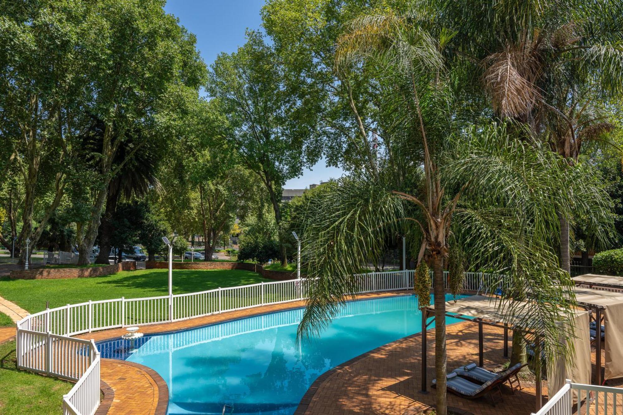 Holiday Inn - Johannesburg Sunnyside Park By Ihg Екстериор снимка
