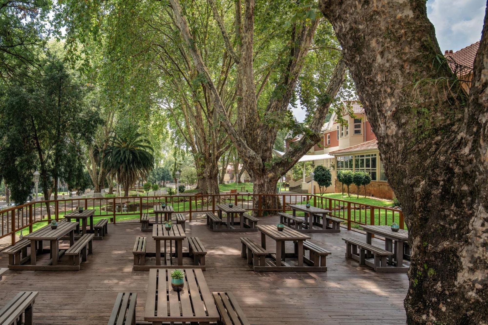 Holiday Inn - Johannesburg Sunnyside Park By Ihg Екстериор снимка