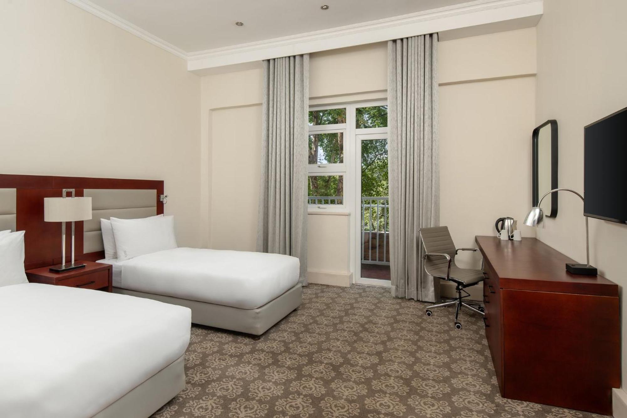 Holiday Inn - Johannesburg Sunnyside Park By Ihg Екстериор снимка