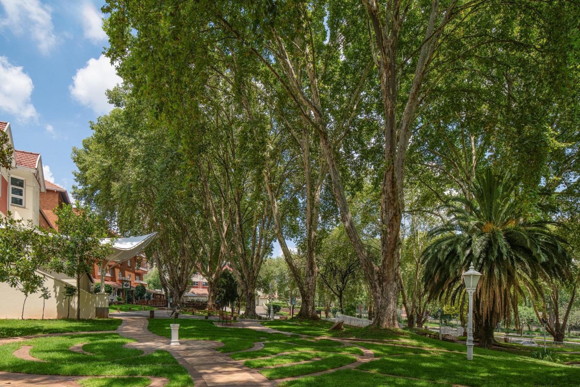 Holiday Inn - Johannesburg Sunnyside Park By Ihg Екстериор снимка