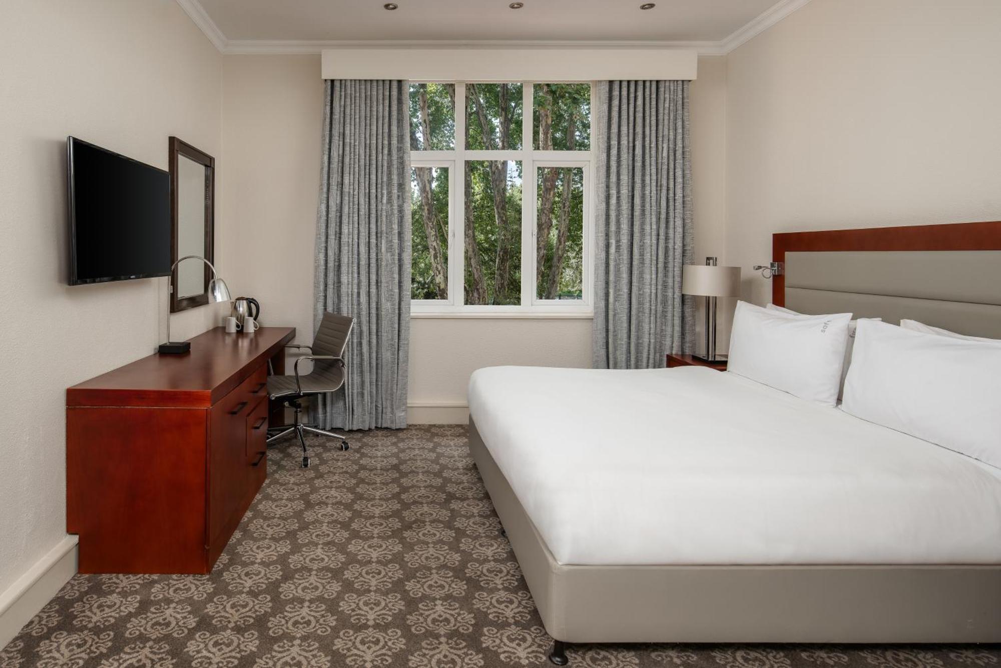 Holiday Inn - Johannesburg Sunnyside Park By Ihg Екстериор снимка