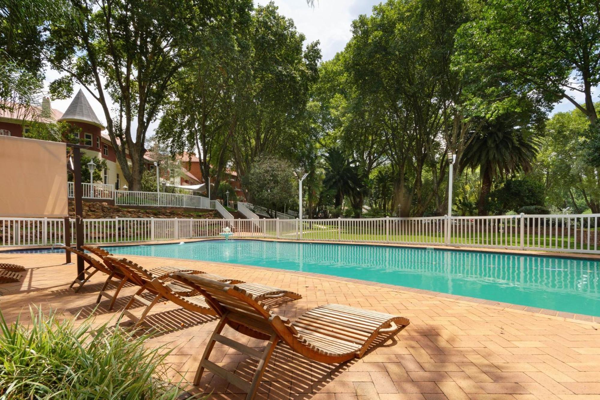 Holiday Inn - Johannesburg Sunnyside Park By Ihg Екстериор снимка